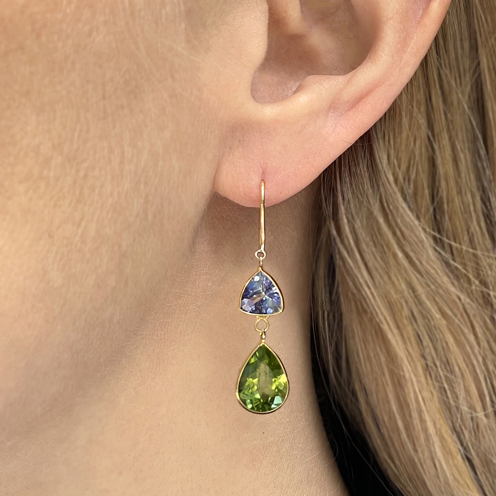 18K Yellow Gold Tanzanite and Peridot Earrings 18K Yellow Gold Tanzanite and Peridot Earrings