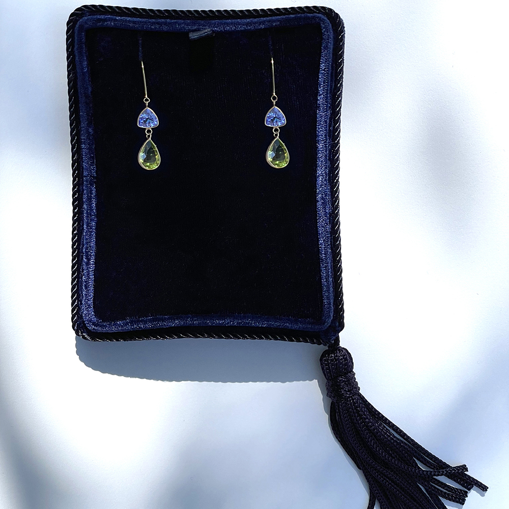 18K Yellow Gold Tanzanite and Peridot Earrings 18K Yellow Gold Tanzanite and Peridot Earrings